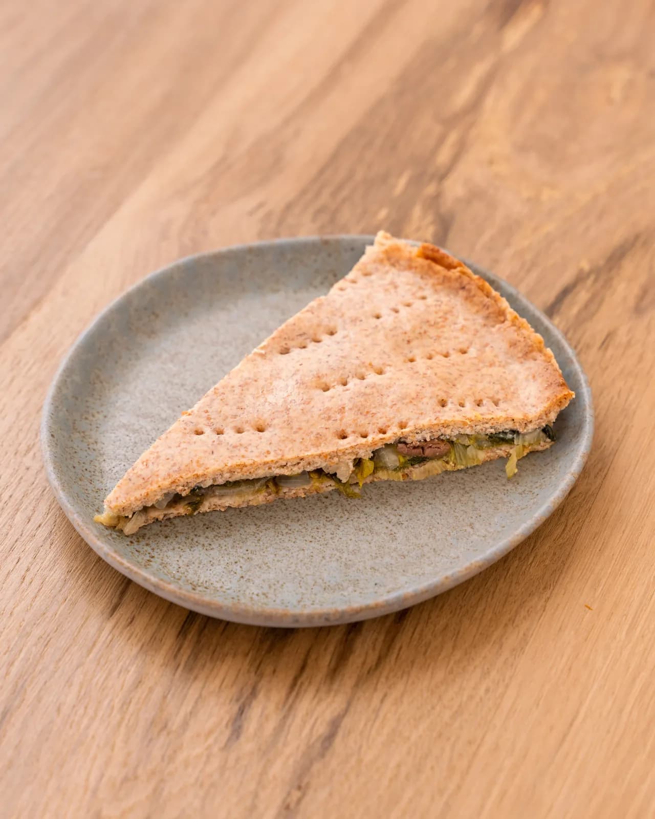 Rustica con scarola, olive e uvetta