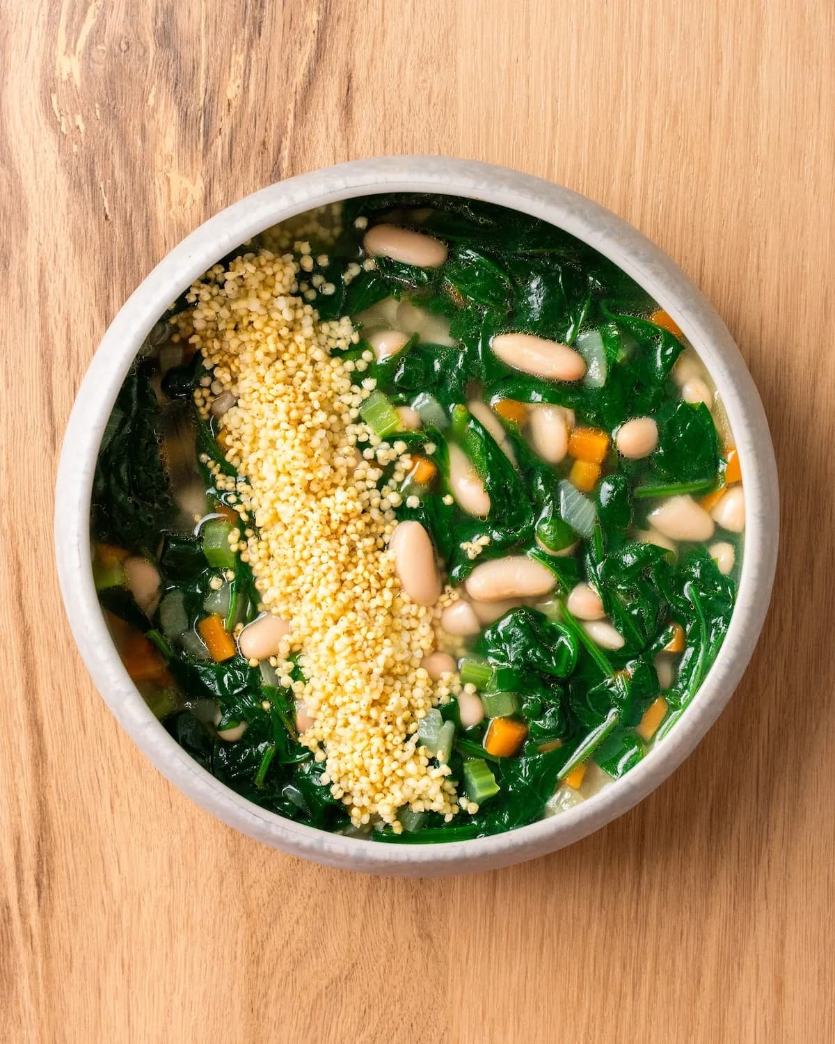 Zuppa di miglio, cannellini e spinaci